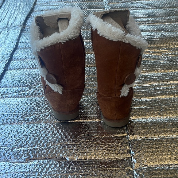 Kohl’s cozy Brown Fur-Lined Boots - Picture 2 of 8